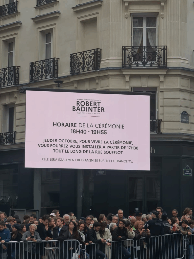 Entrée au Panthéon — crédit photo : Viki MITTOO